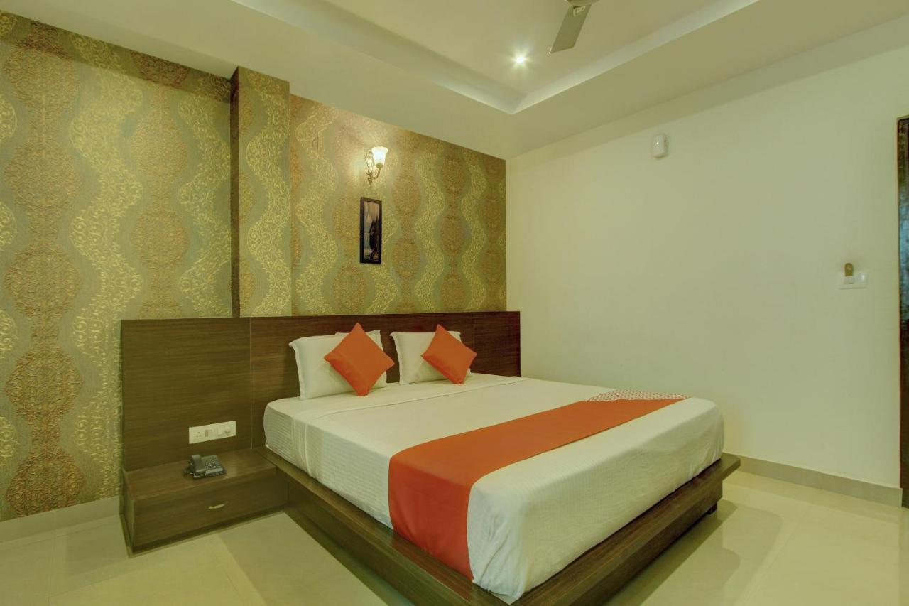 โอโย 22861 โฮเต็ล สมานวิ อินเตอร์เนชั่นแนล Hotel Belur  ภายนอก รูปภาพ