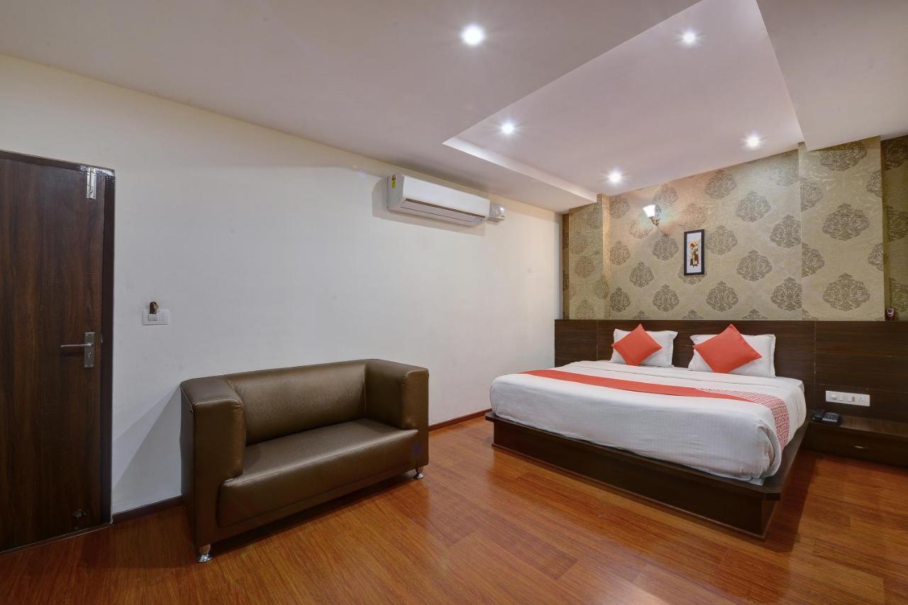 โอโย 22861 โฮเต็ล สมานวิ อินเตอร์เนชั่นแนล Hotel Belur  ภายนอก รูปภาพ