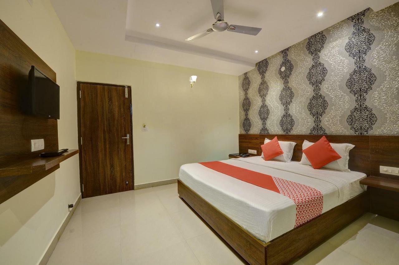 โอโย 22861 โฮเต็ล สมานวิ อินเตอร์เนชั่นแนล Hotel Belur  ภายนอก รูปภาพ