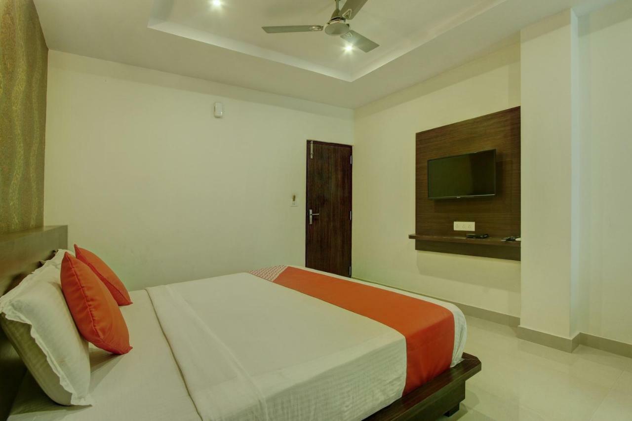 โอโย 22861 โฮเต็ล สมานวิ อินเตอร์เนชั่นแนล Hotel Belur  ภายนอก รูปภาพ